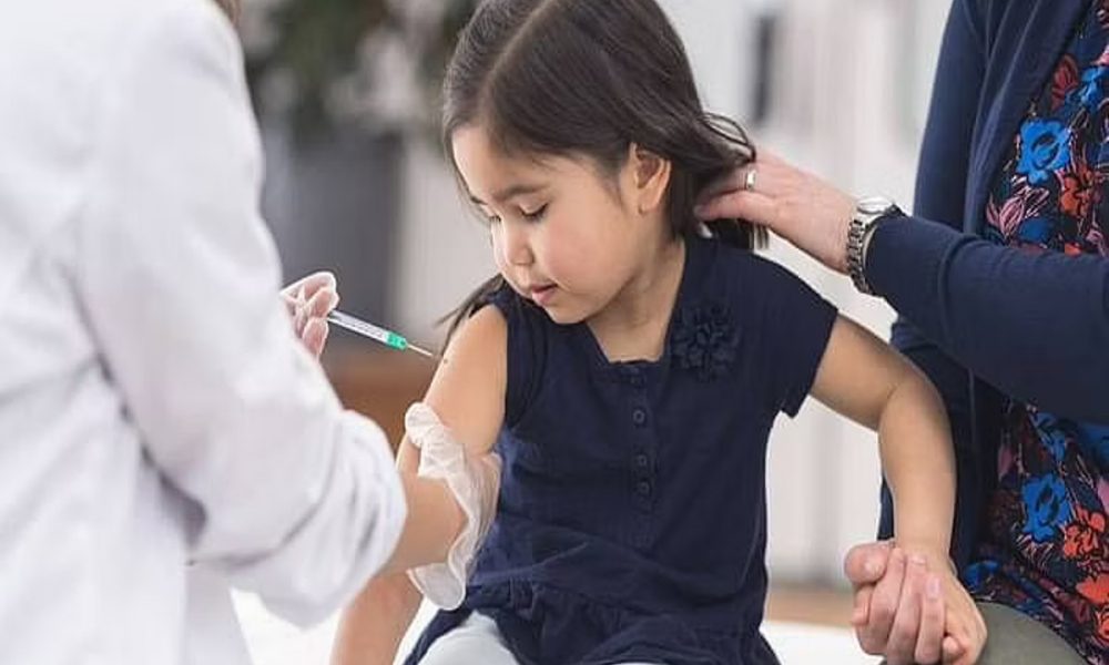 Coronavirus: फिर विकराल हुआ कोरोना, बीते 24 घंटे में सामने आए 8 हजार से ज्यादा केस, 10 की मौत