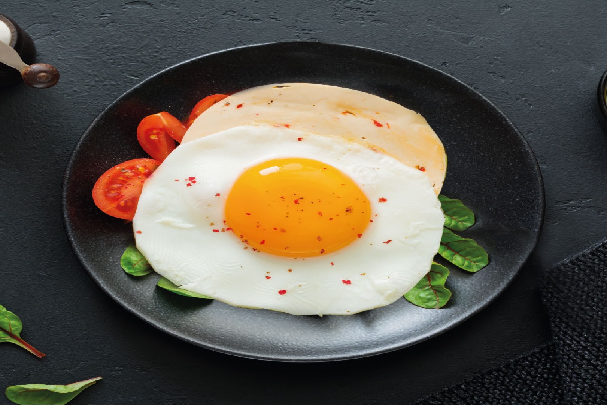 Health Tips: अंडे के साथ भूलकर भी ना खाएं ये 5 चीजें, वरना हो जाएंगे बीमार