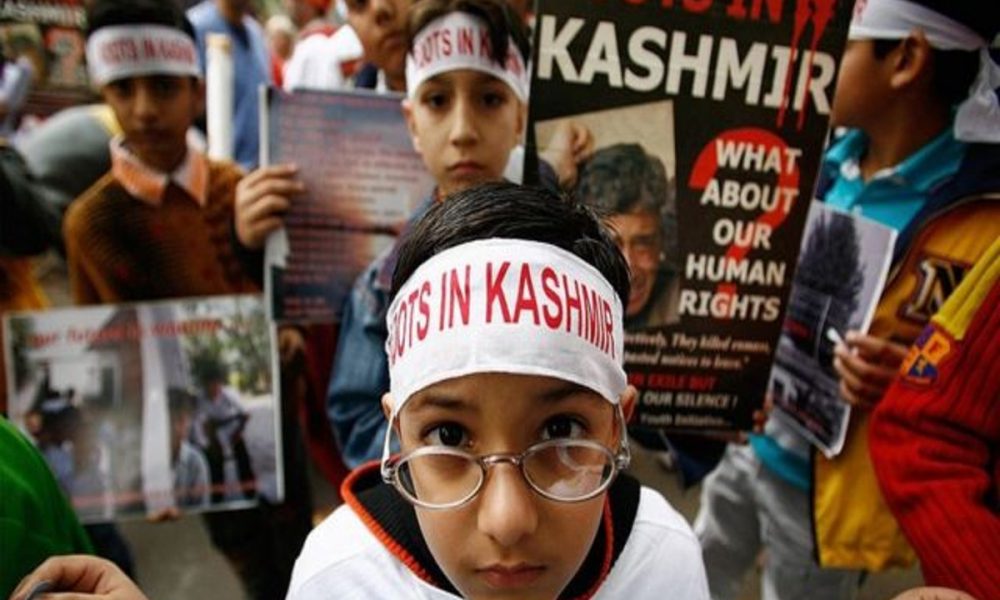Kashmiri Pandit: ‘मोदी-शाह भी नहीं बचा पाएंगे’: एक बार फिर मिल रही पंडितों को धमकी, ‘काफिरों के नाम लिखा पत्र’ आया सामने; मचा बवाल