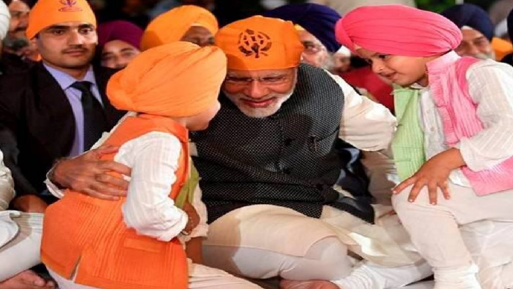 modi in sikh attire
