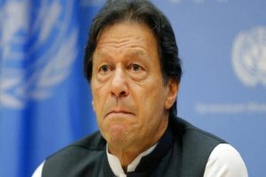 Pakistan Political Crisis: पाकिस्तान की सियासी पिच पर OUT हुए इमरान खान, आधी रात को संसद में हारे अविश्वास प्रस्ताव