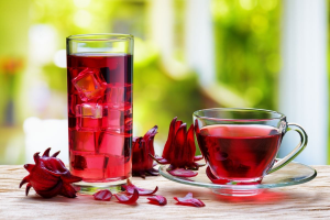 Health Tips: चाय के शौकीनों को बहुत पसंद आएगी रेड टी, जानें इसके फायदे और रेसिपी