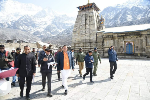 Uttarakhand: केदारनाथ पहुंचे CM धामी ने किया निर्माण कार्यों का निरीक्षण, यात्रा तैयारियों का भी लिया जायजा