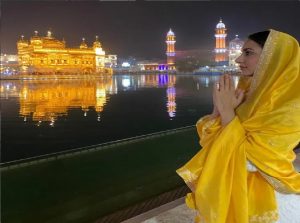 Kiara Advani: स्वर्ण मंदिर में माथा टेकते ही सोशल मीडिया पर ट्रेंड करने लगी कियारा आडवाणी, खूबसूरती की हो रही चर्चा