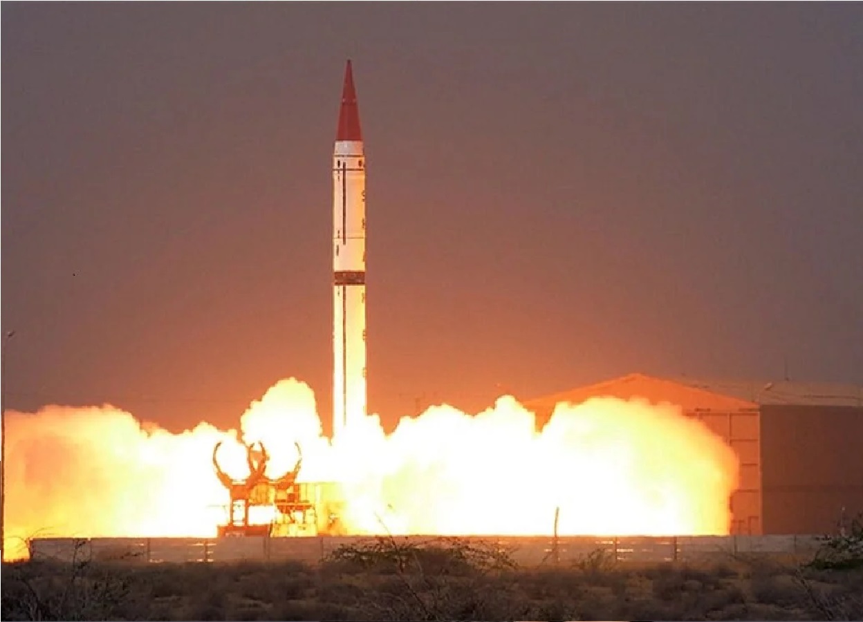Pakistan: सैन्य शक्ति बढ़ाने पर जोर दे रहा पाकिस्तान, किया बैलिस्टिक मिसाइल शाहीन-3 का सफल परीक्षण