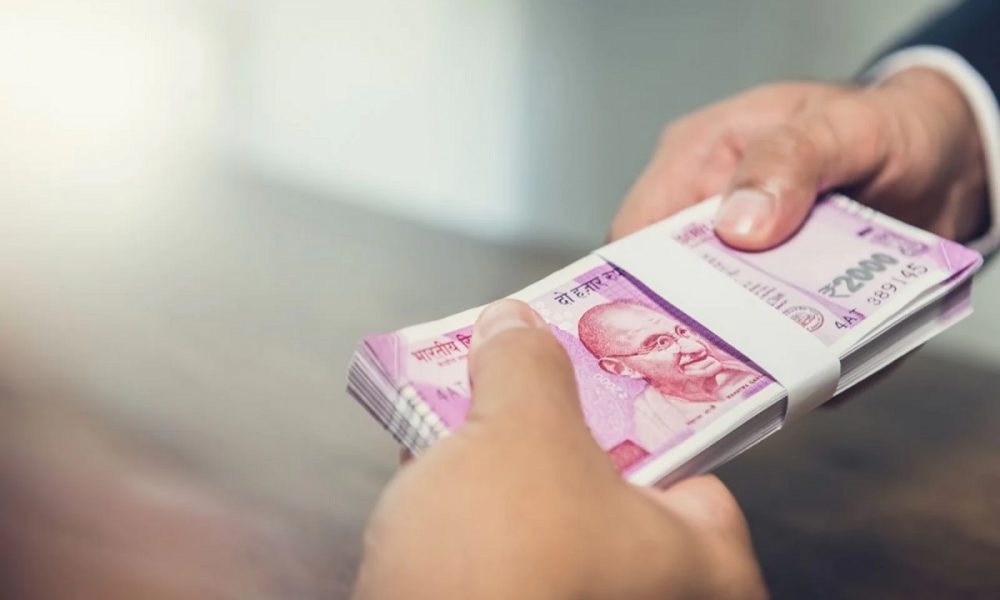 SBI Offer: अगर आप भी घर बैठे कमाना चाहते हैं महीने के 60 हजार रुपये, ये बैंक दे रही है आपको सुनहरा मौका