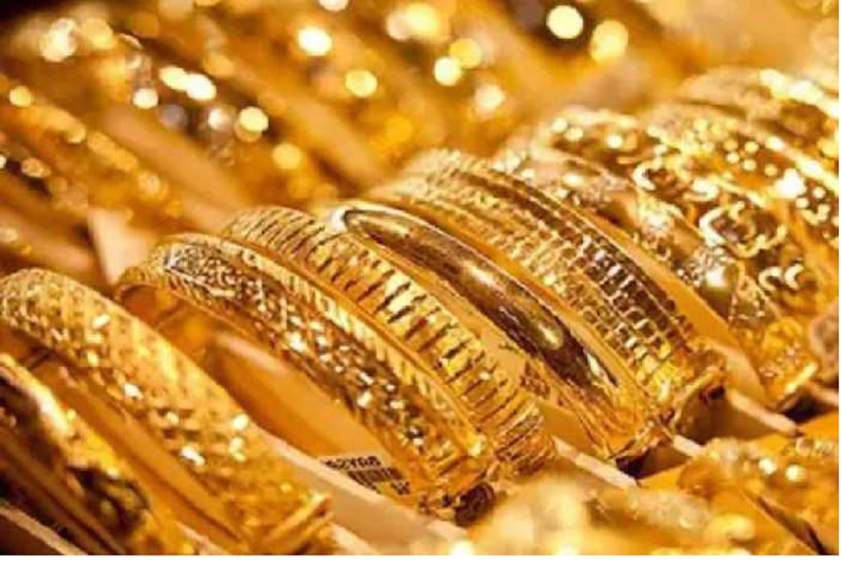 Gold Price: ग्राहकों के लिए खुशखबरी, 10 ग्राम पर मिल रहा इतने रुपये का फायदा, फटाफट यहां से खरीदें