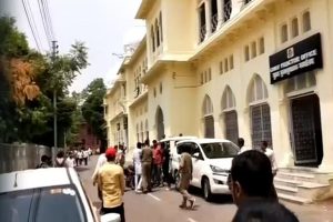 Lucknow University: छात्र ने प्रोफेसर को मारा थप्पड़, काशी विश्वनाथ मंदिर पर की गई इस विवादित टिप्पणी से खफा था विधार्थी