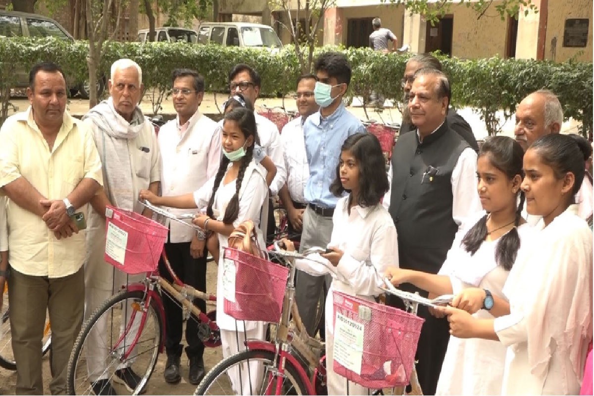 Rotary Club: रोटरी क्लब ऑफ दिल्ली अनंता ने किया कार्यक्रम का आयोजन, 269 छात्राओं को मिली फ्री साइकिल