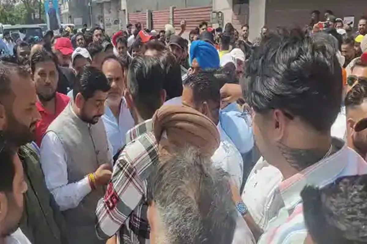  Jalandhar: फिर गरमाया फायरिंग का मसला, MLA अंगुराल के समर्थकों ने रिंकू के खिलाफ उठाई आवाज