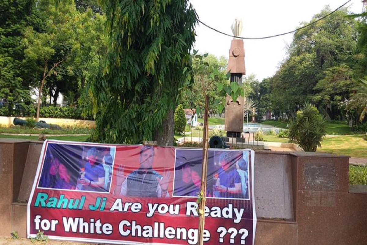 Rahul Gandhi: TRS का राहुल गांधी को ‘व्हाइट चैलेंज’, हैदराबाद में लगे पोस्टर