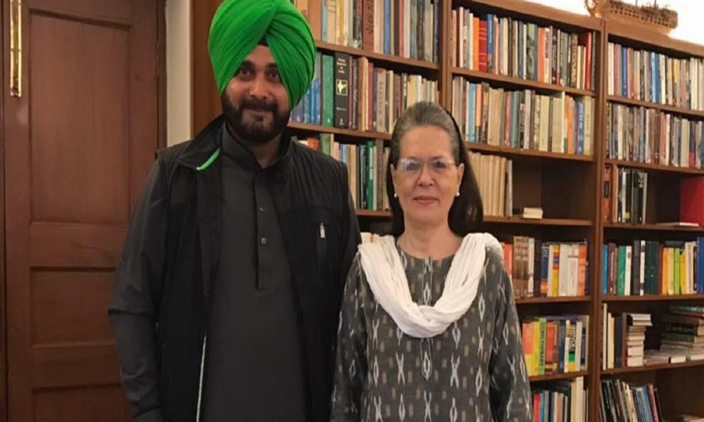Punjab: नए विवाद में ‘बागी’ नवजोत सिद्धू, हरीश चौधरी ने सोनिया गांधी को भेजा लेटर बम