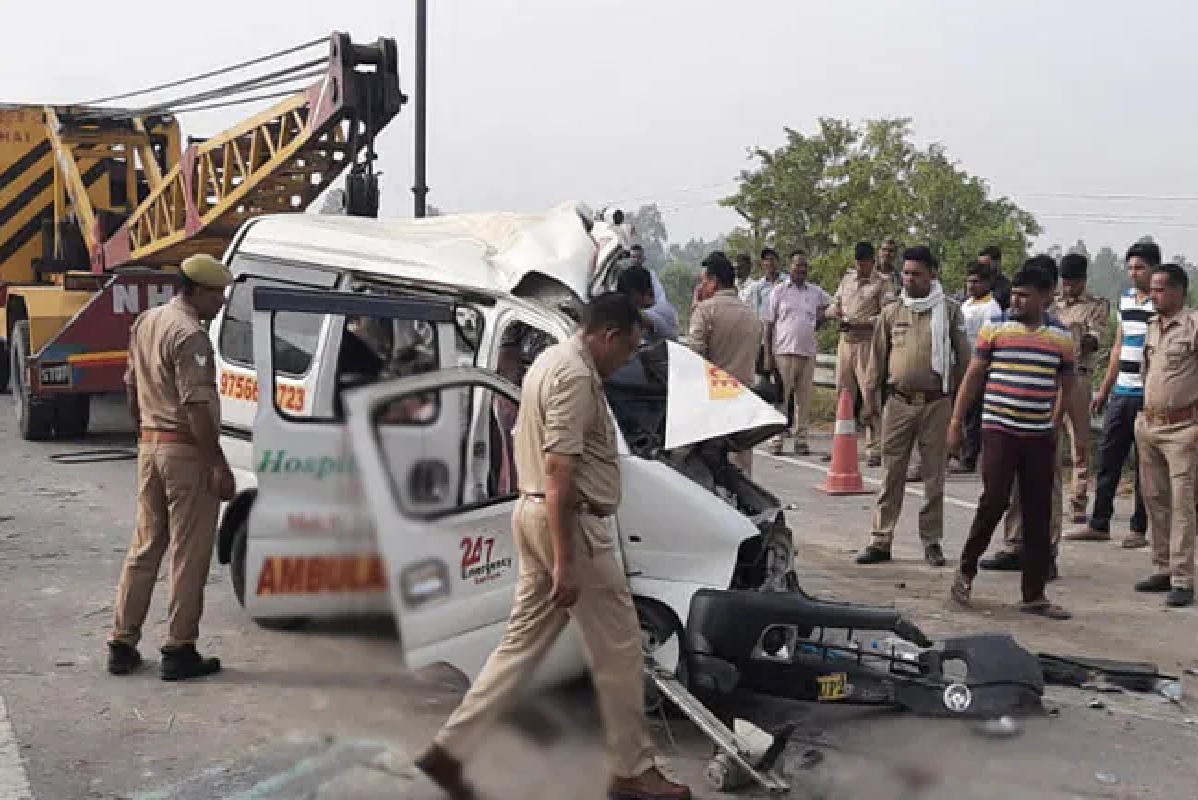 UP Bareilly Accident: बरेली में भीषण सड़क हादसा, एंबुलेंस और DCM की टक्‍कर में 7 की मौत, CM योगी ने जताया दुख