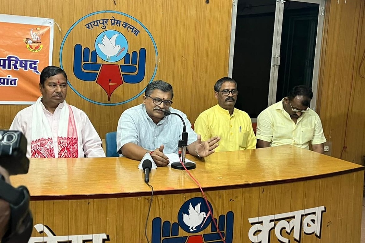 Chhattisgarh: वामपंथियों की विघटनकारी गतिविधियों पर अंकुश लगाकर मतांतरित लोगों को अनुसूचित जनजातियों की सूची से बाहर किया जाए: मिलिंद परांडे