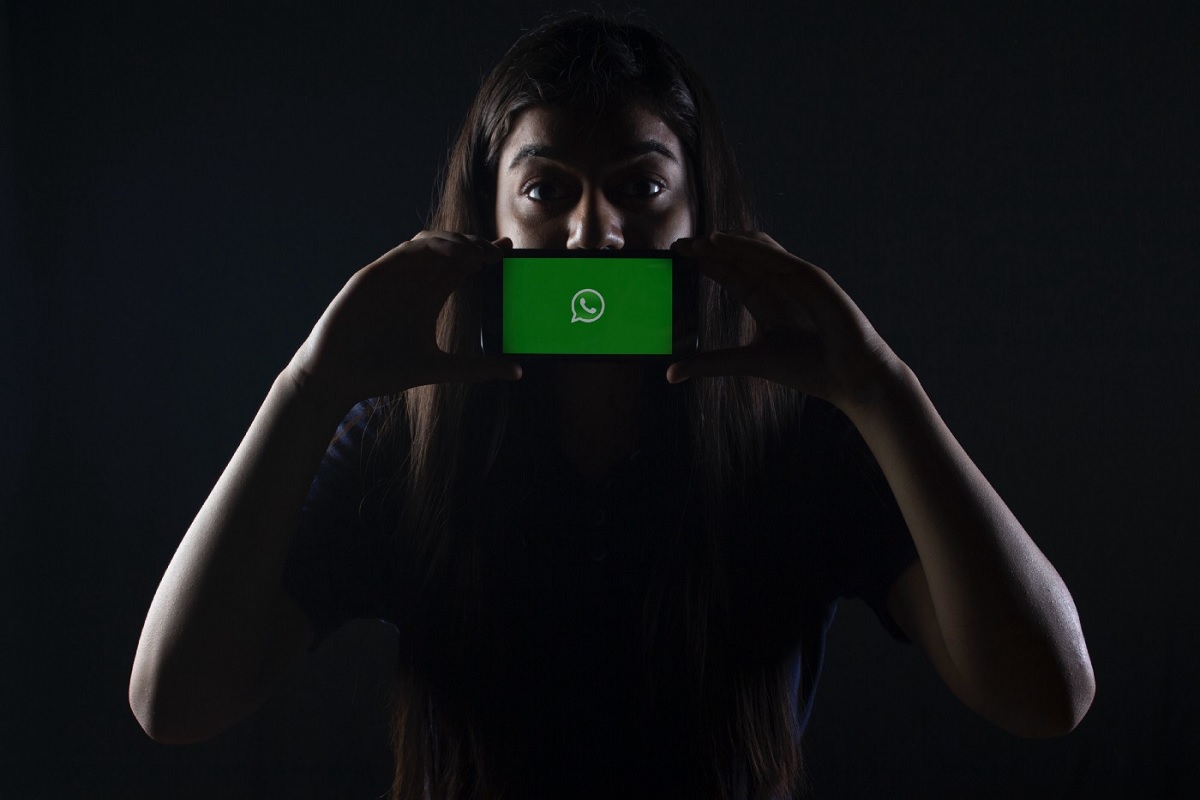 WhatsApp Alert: व्हाट्सएप पर सुरक्षित नहीं है आपका पर्सनल डेटा, हर एक्टिविटी पर कंपनी की नजर, जानें पूरी डिटेल्स  
