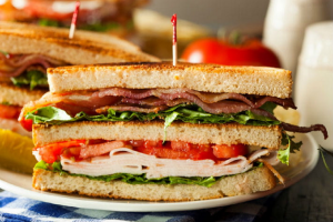 Chicken sandwich recipe: वीकेंड पर पूरे परिवार के लिए बनाएं ये आसान चिकन सैंडविच, लोग आपकी तारीफ करते नहीं थकेंगे
