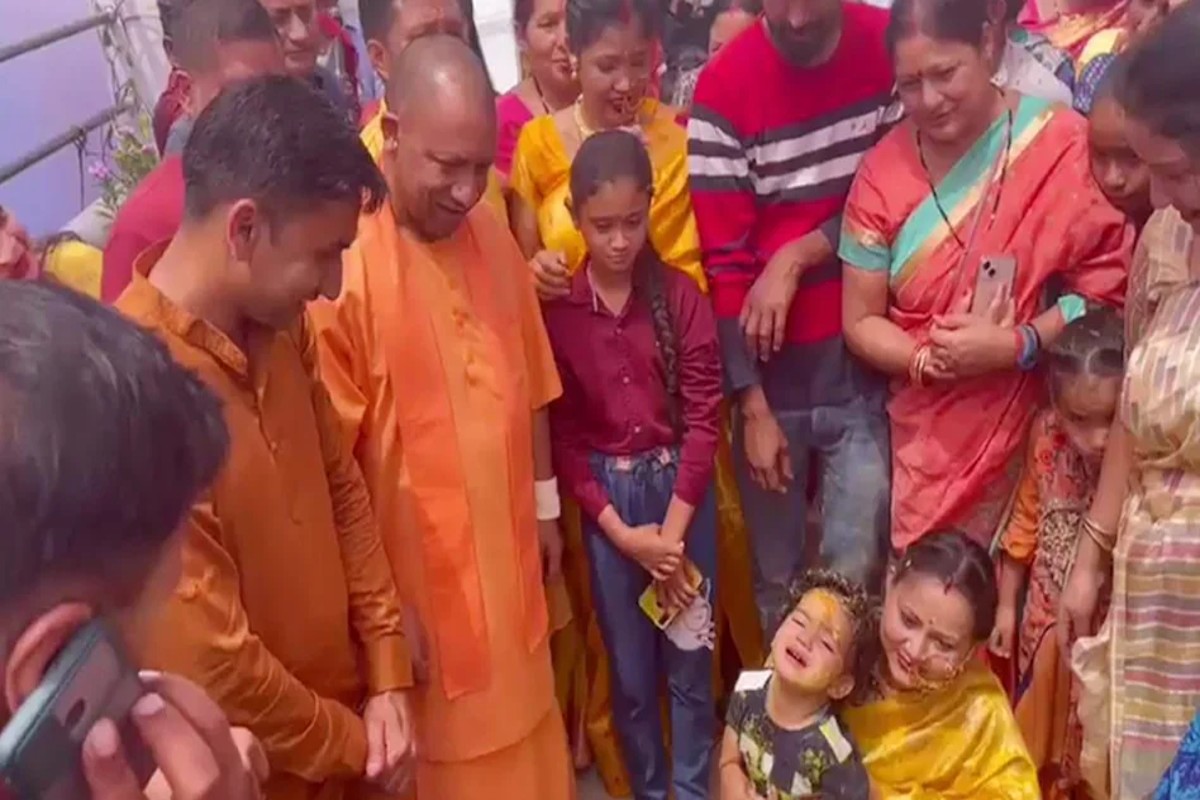 Uttarakhand: अपने भतीजे के मुंडन संस्कार में पहुंचे CM योगी, स्थानीय लोगों में मुख्यमंत्री को लेकर दिखा उत्साह