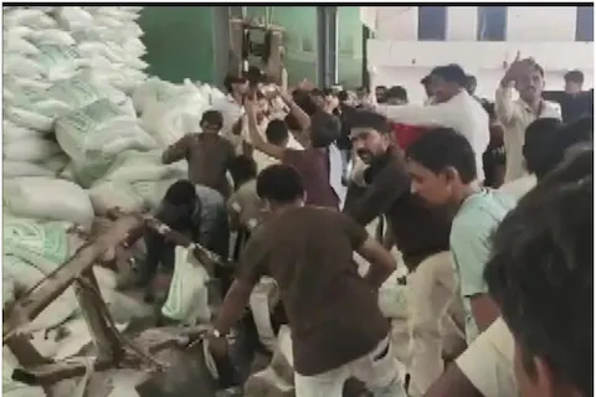Gujarat: नमक फैक्ट्री की दीवार गिरने से मजदूरों की मौत, राहत एवं बचाव कार्य जारी, पीएम मोदी ने जताया शोक