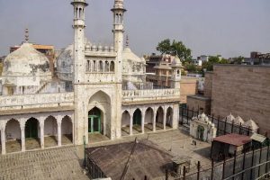 Gyanvapi ASI Survey: ज्ञानवापी मस्जिद के मुख्य गुंबद के नीचे छिपा है आदि विश्वेश्वर मंदिर का सबसे अहम सबूत? जानिए ये शक क्यों जता रहा है हिंदू पक्ष
