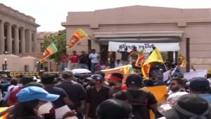 Sri Lanka: पड़ोसी देश श्रीलंका में एक बार फिर लगी इमरजेंसी, जगह-जगह प्रदर्शन; हड़ताल में उतरे छात्र