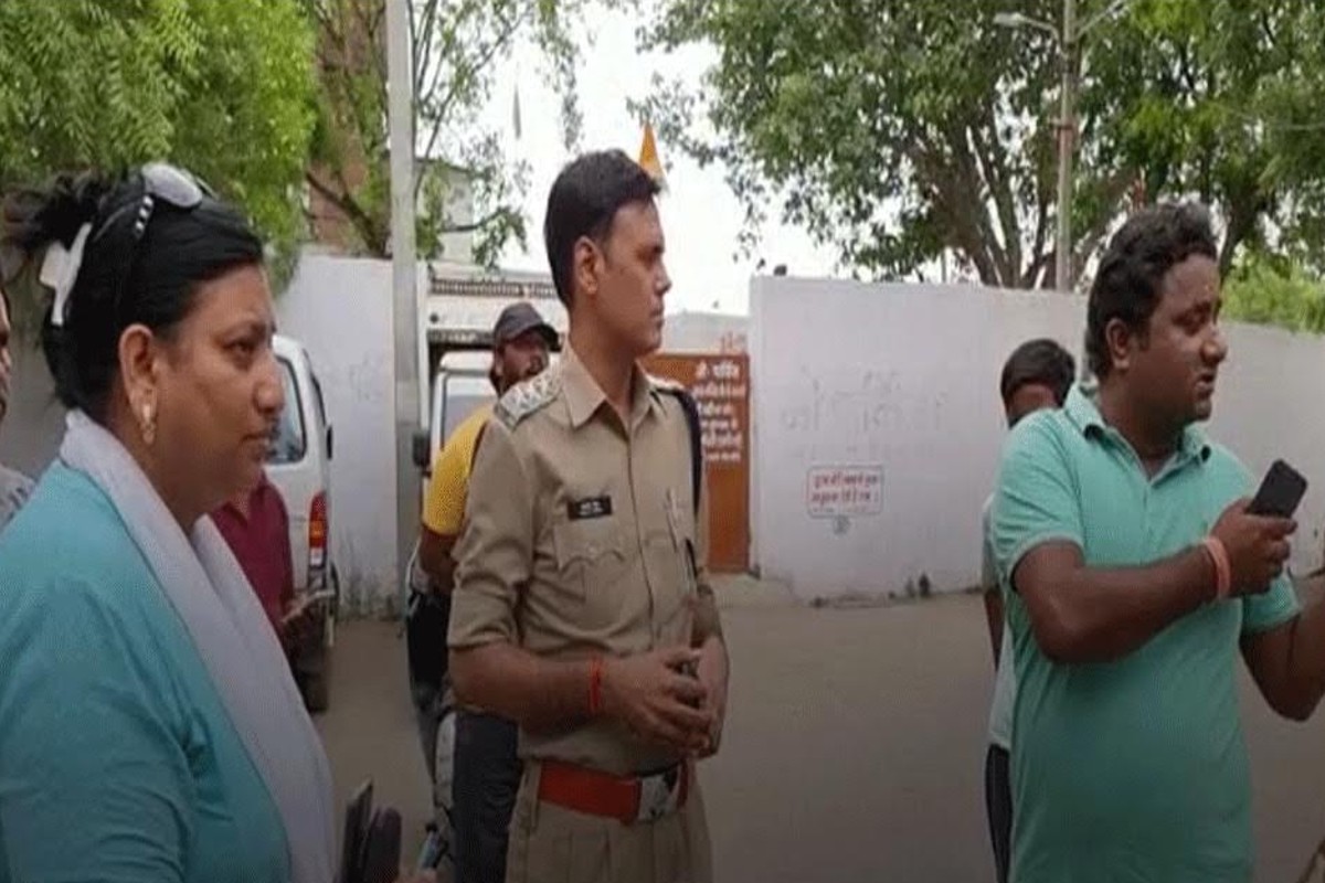 Rajasthan: जाकिर हुसैन, नाजिम अख्तर ने हनुमान-शिव मंदिर में फेंकी हड्डियां एवं गंदगी, पुलिस ने किया गिरफ्तार