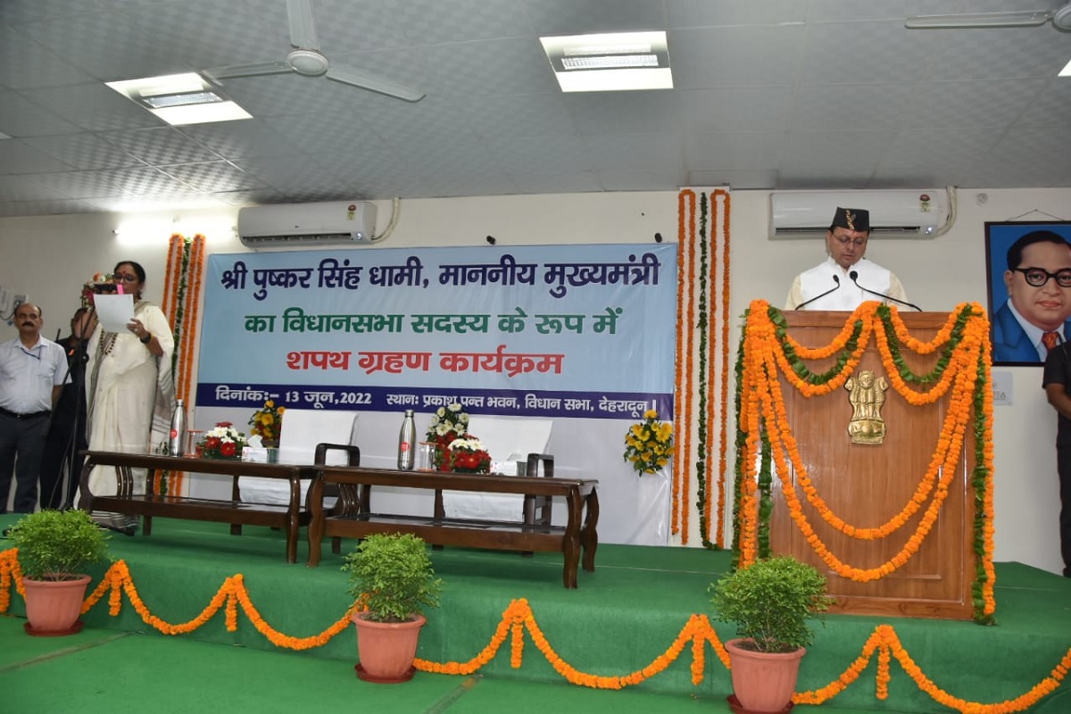 Uttarakhand: CM धामी ने ली विधानसभा सदस्यता की शपथ, कहा-समान नागरिक संहिता लागू करने की दिशा में…