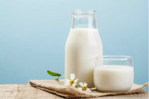 Milk Benefits: क्या आप भी पीते हैं खाली पेट दूध?, तो पहले जान लें ये बात