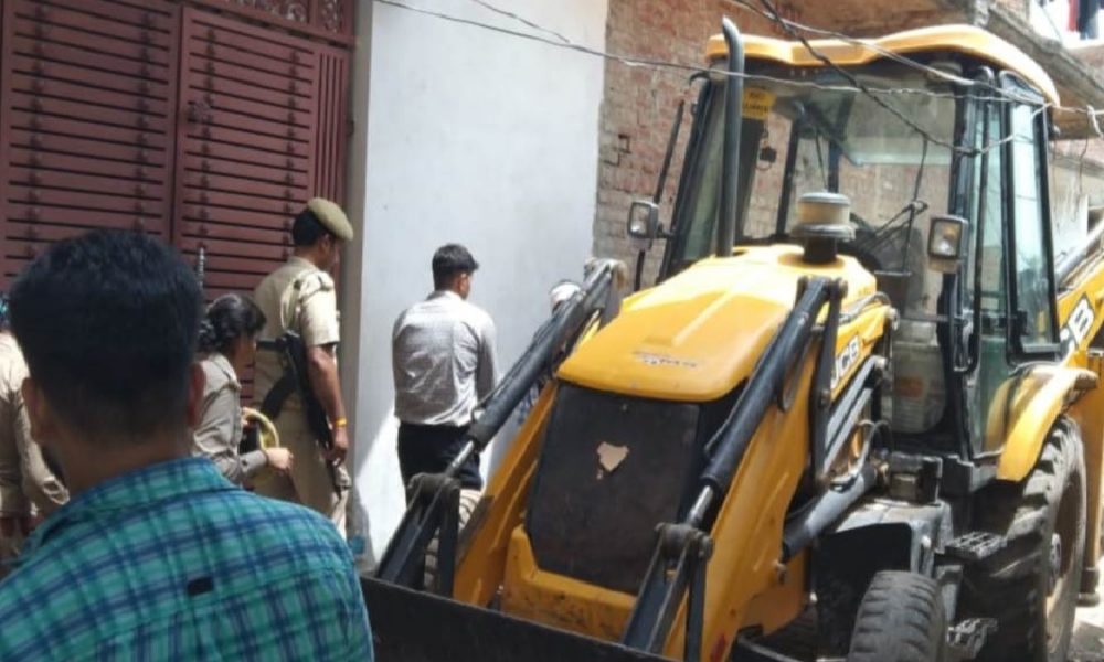MP Breaking: बड़ी कार्रवाई! व्यक्ति के चेहरे पर पेशाब करने वाले प्रवेश शुक्ला के घर चला बुलडोजर, लगाया गया NSA