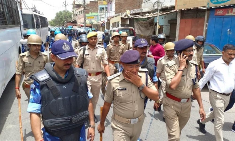 UP Riots: यूपी के प्रयागराज में हिंसा भड़काने वाला मस्जिद का इमाम भी गिरफ्तार, मुख्य आरोपी जावेद पंप के घर से मिले अवैध हथियार