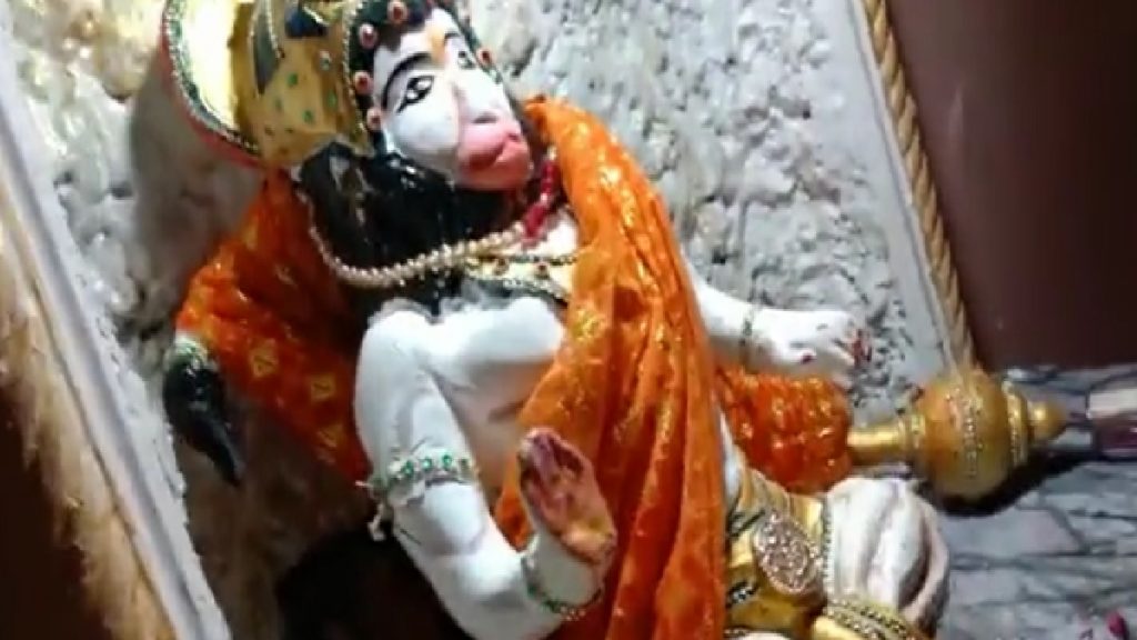 temple vandalized in karachi 1