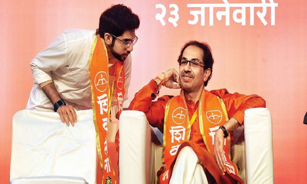 Fact ChecK: सरकार पर मंडराते खतरे के बीच आदित्य ठाकरे ने ट्विटर बायो में किया बदलाव, जानिए सच्चाई