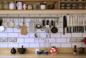 Vastu tips for Home: क्या आपके भी किचन और स्टोर रूम में रखी हुई हैं ये चीज, तो हमेशा गरीब रहेंगे आप!