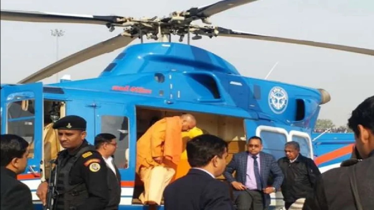 Varanasi: हेलीकॉप्टर से टकराई चिड़िया, बड़े हादसे से बाल-बाल बचे यूपी के CM योगी आदित्यनाथ