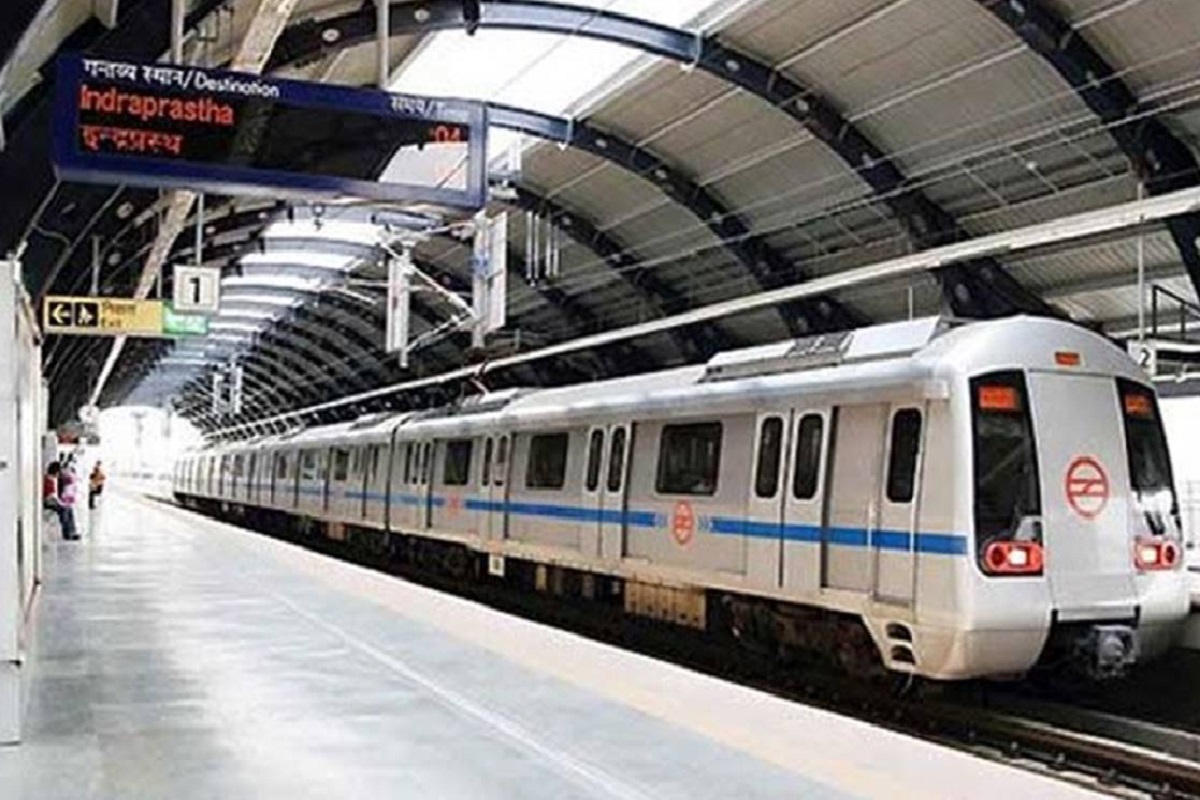 Delhi Metro Update: मेट्रो की ब्लू लाइन सेवा बाधित, गड़बड़ी के कारण देरी से चल रहीं ट्रेनें, हजारों यात्री परेशान