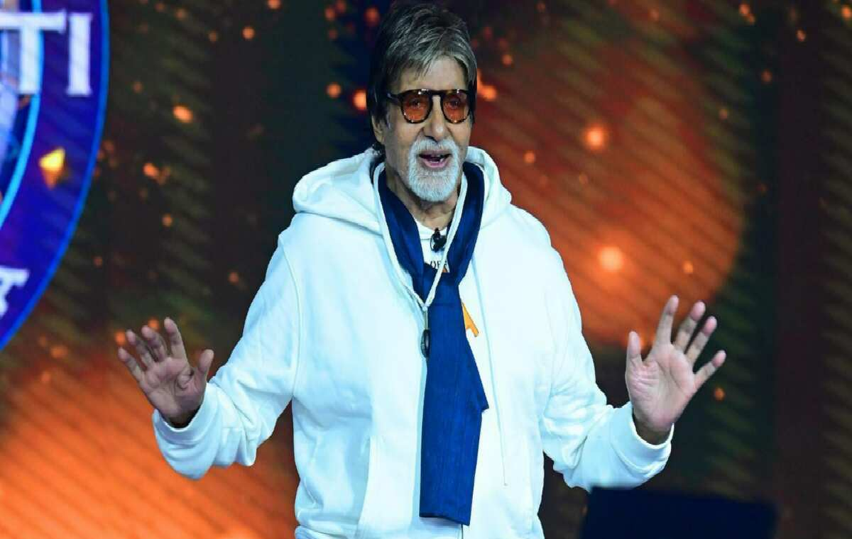 Amitabh Bachchan: अमिताभ बच्चन के फनी लुक को देख फैंस हुए हैरान, खुद बिग बी को नहीं पता ड्रेस का क्या है नाम