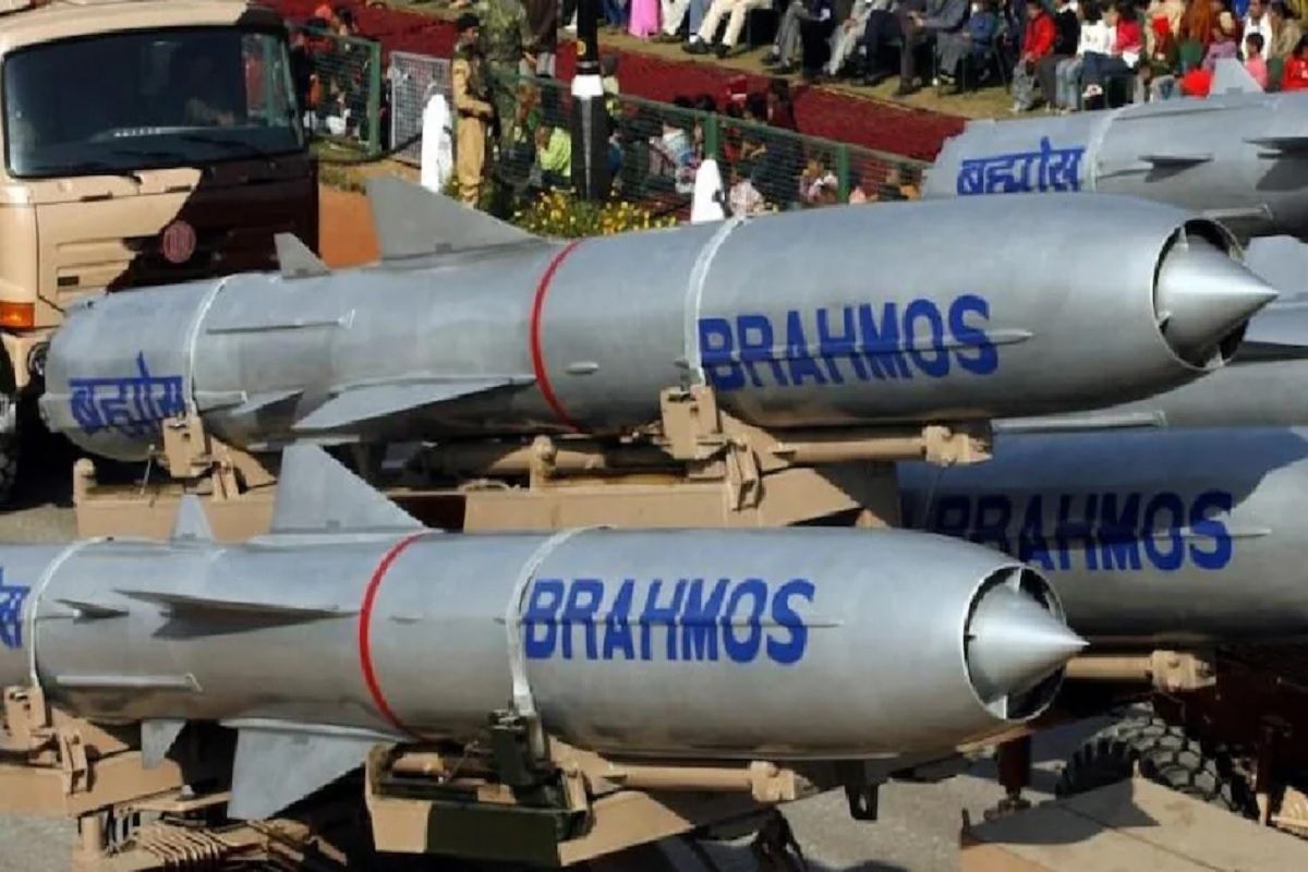 BrahMos Missile: विश्व में हो रही भारतीय हथियारों की धाक, फिलीपींस के बाद इंडोनेशिया खरीदेगा ब्रह्मोस मिसाइल