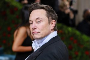 Elon Musk: एलन मस्क ने किया ट्विटर नहीं खरीदने का फैसला तो भड़की कंपनी, दे दी कोर्ट जाने की ‘धमकी’