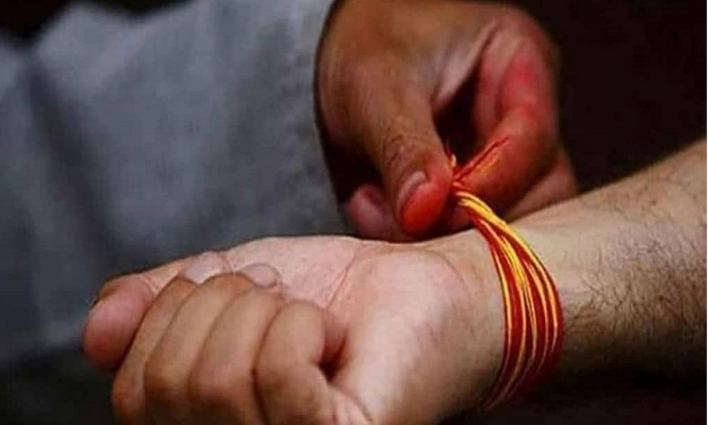 Kalava Rules: अगर हाथ में आप भी कलावा पहनने या उतारने जा रहे है तो जान लीजिए ये नियम