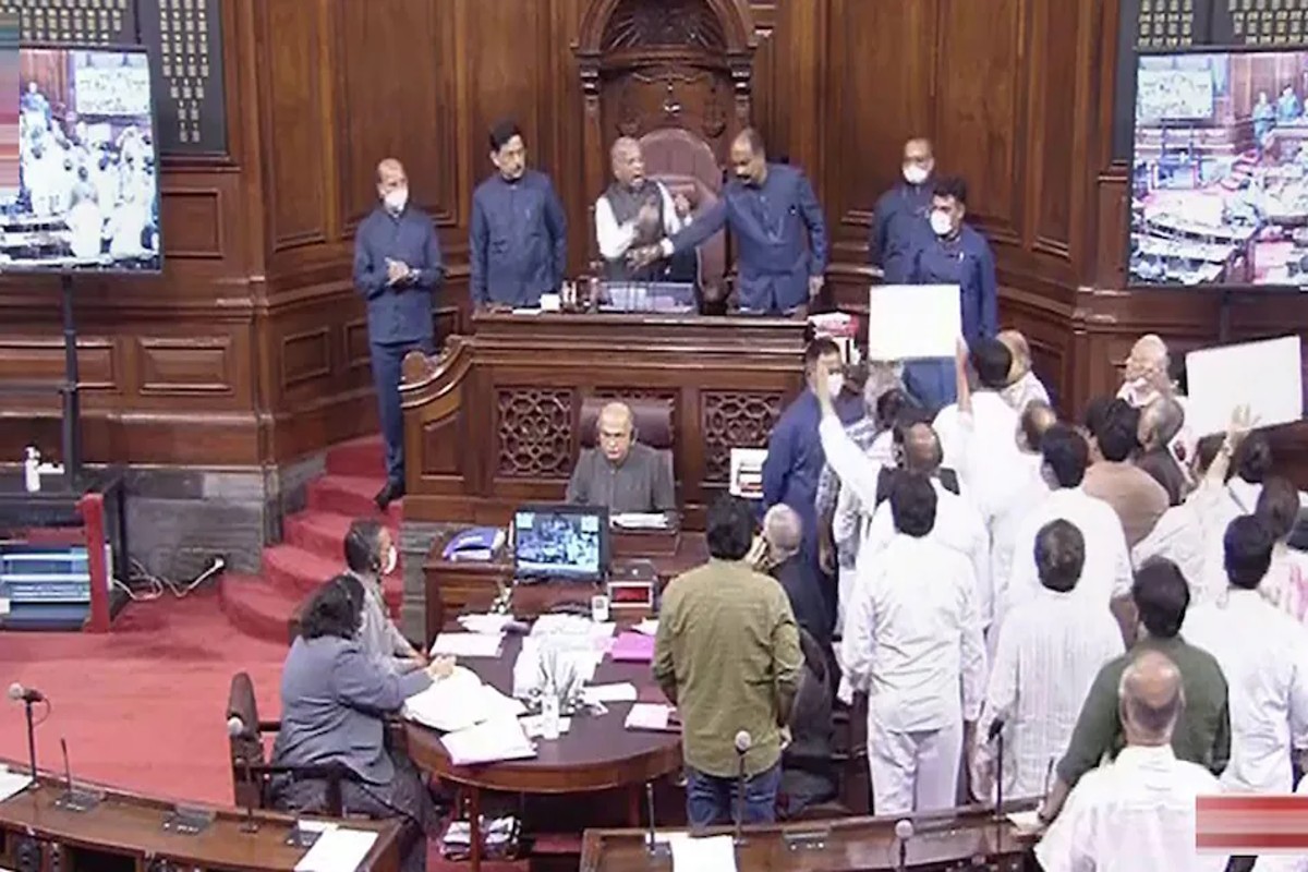 Monsoon Session: संसद में हंगामा करना विपक्षियों को पड़ा महंगा, 19 सांसदों को किया गया सस्पेंड