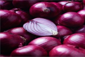 Side Effect Of Onion: कहीं आप भी तो नहीं कर रहे प्याज का सेवन अधिक, जानिए इसके नुकसान