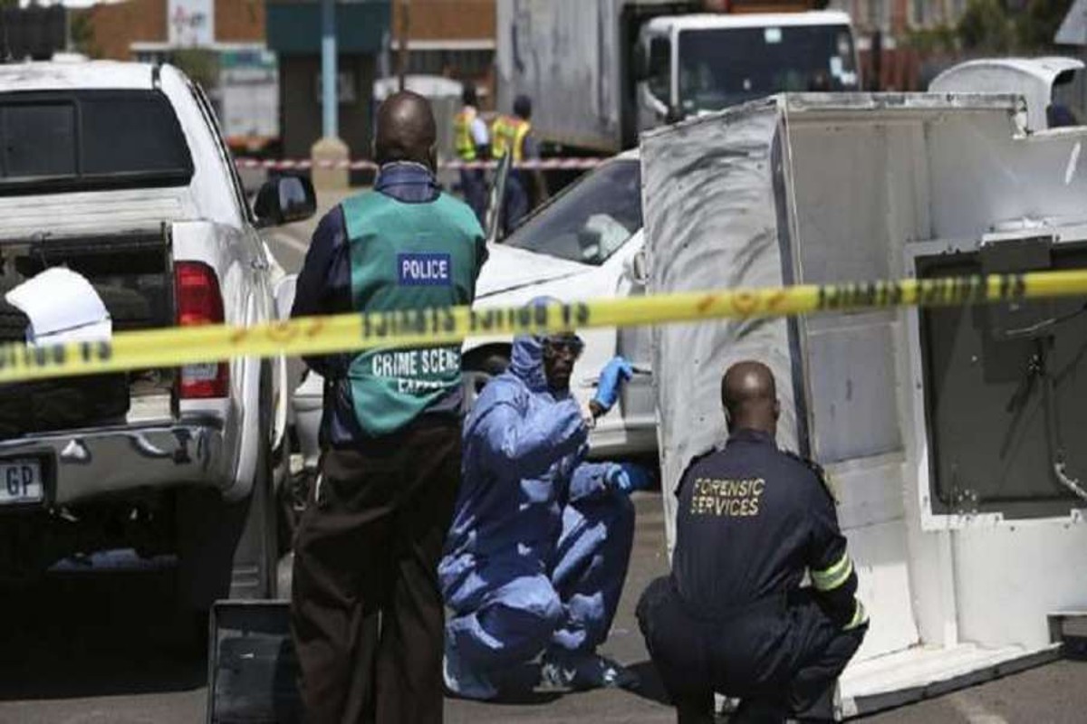 Johannesburg Shooting: बार में घुसकर हमलावरों ने अंधाधुंध की फायरिंग, 14 लोगों की मौत, मचा हड़कंप