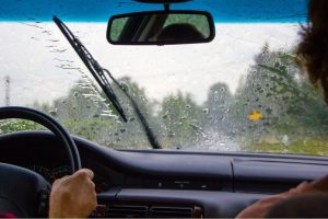 Safe Driving Tips: बारिश के दिनों में अगर करते हैं ड्राइविंग तो आज से ही फॉलो करें ये आसान टिप्स, कभी खराब नहीं होगी कार