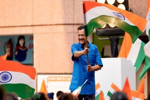 Delhi: 14 अगस्त को केजरीवाल ने राष्ट्रगान का किया आह्नान, तो भड़की BJP ने लगाई क्लास