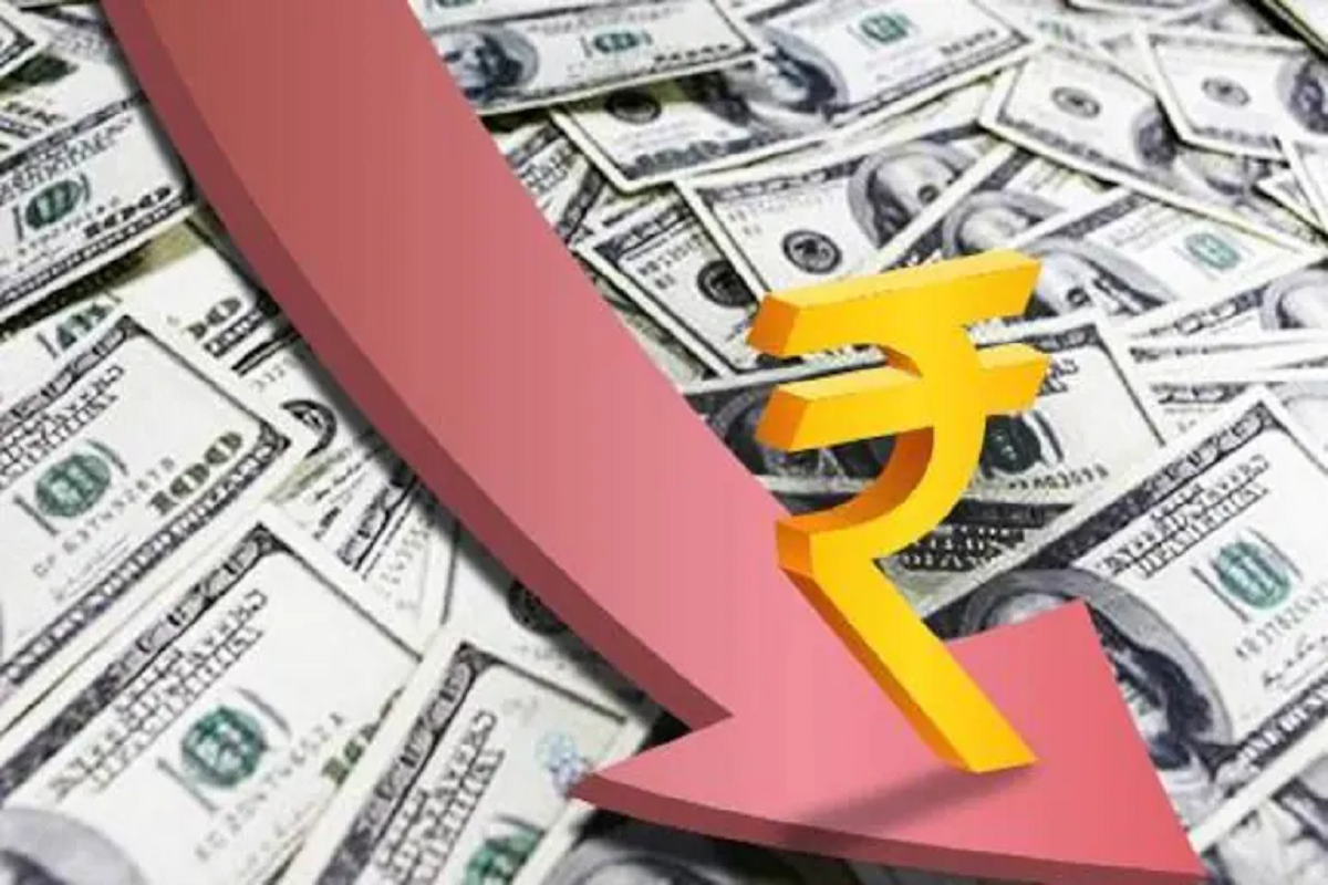 Rupee at Record Low: रुपए में आई 80.15 की ऐतिहासिक गिरावट, अभी और गिरने का अनुमान