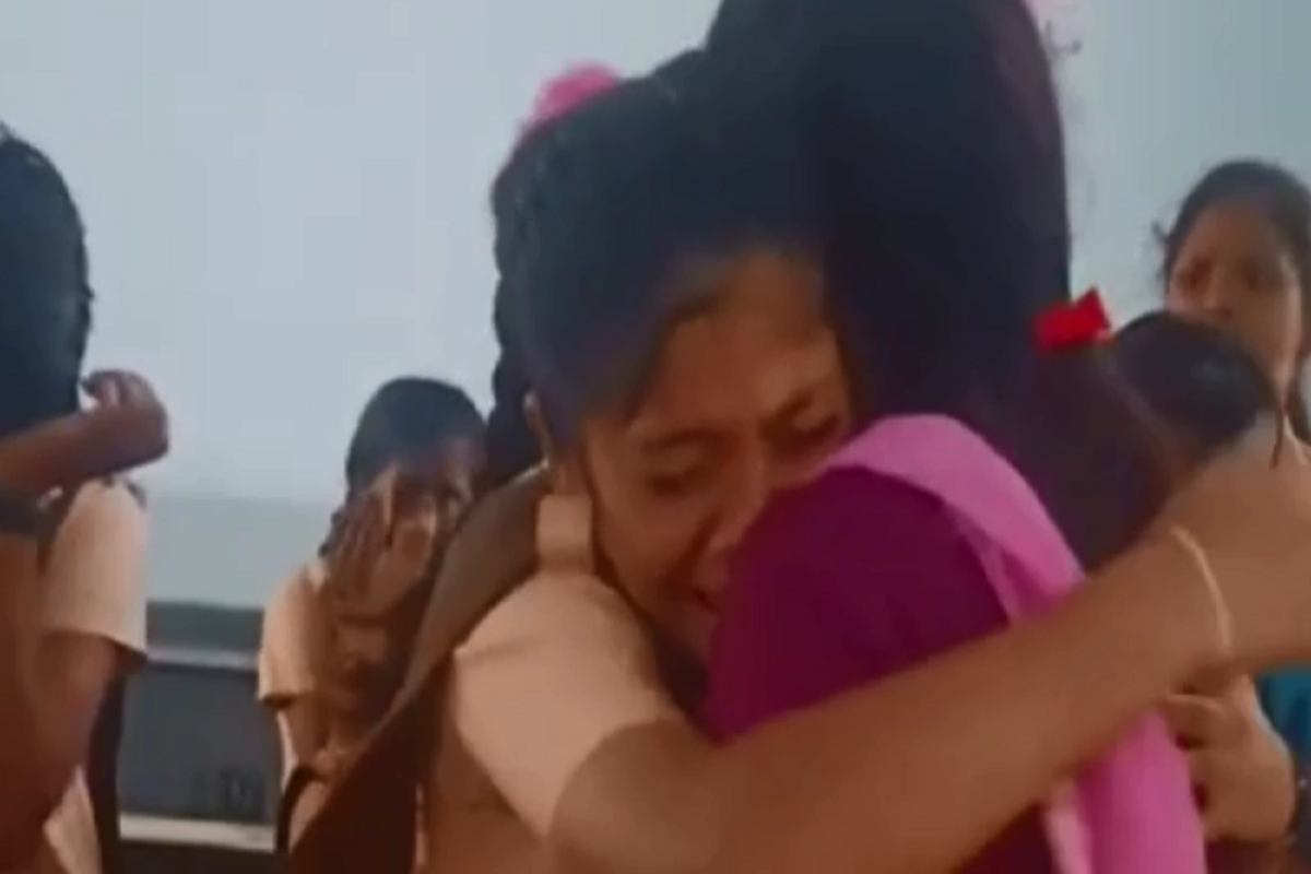 Rajasthan: अलवर में शिक्षिकाओं के तबादले पर फूट-फूटकर रोई छात्राएं, वीडियो वायरल