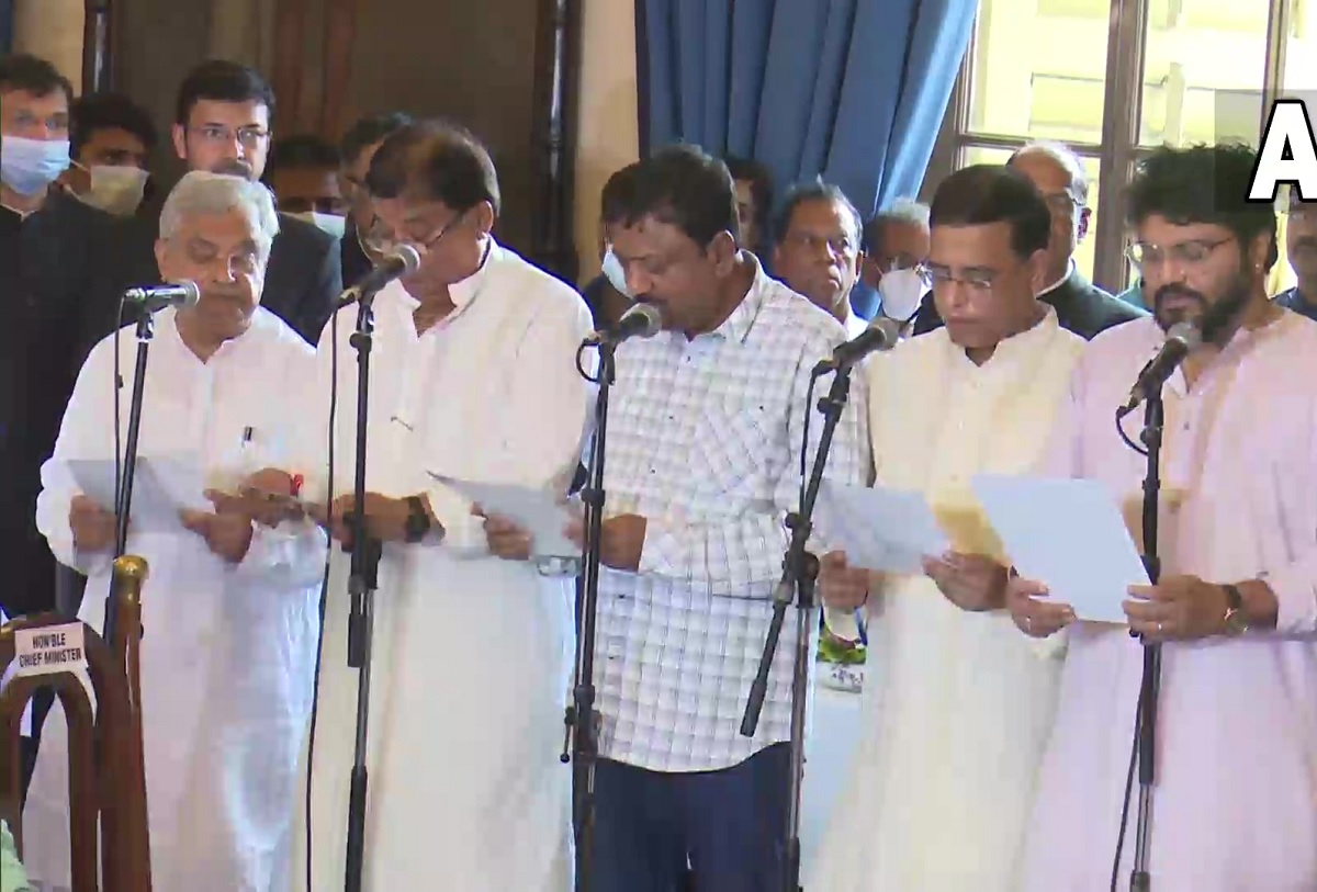 West Bengal Cabinet reshuffle: ममता बनर्जी ने कैबिनेट में किया फेरबदल, बाबुल सुप्रियो समेत इन मंत्रियों ने ली शपथ