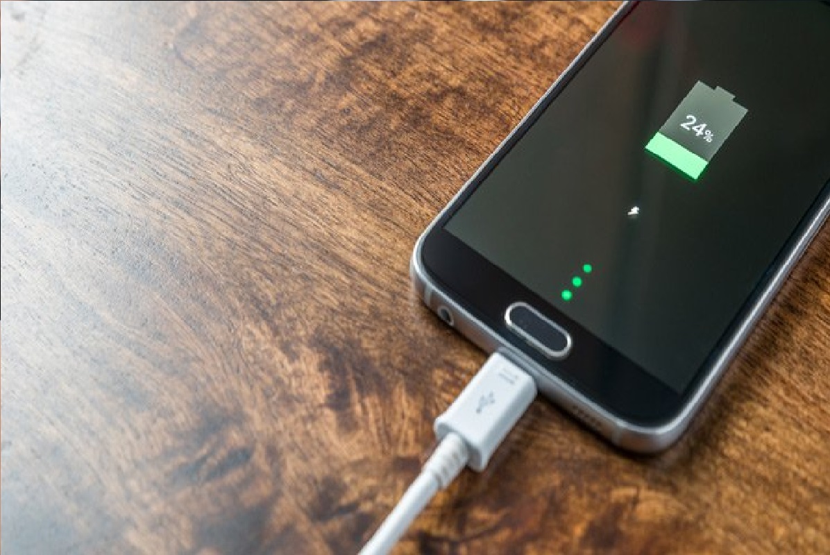 Battery Tips: अगर आपके स्मार्टफोन की बैटरी भी जल्द ही खत्म हो जाती है तो आज ही अपनाएं ये तरीका और एक बार करें चार्ज और पूरा दिन चलाएं फोन