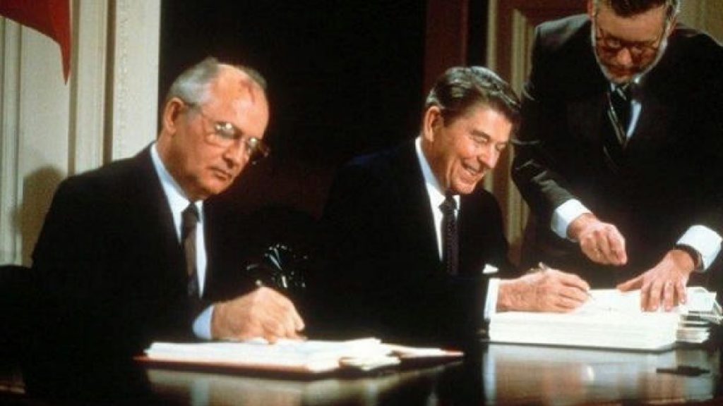 mikhail gorbachev and ronald reagan