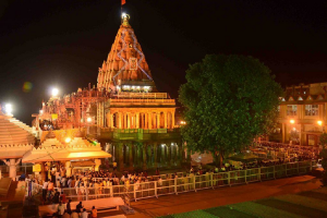 Nag Panchami 2022: विधि-विधान से हुआ श्री नागचंद्रेश्वर भगवान का पूजन, वर्ष में एक बार नागपंचमी पर्व की रात खुले मंदिर के पट, देखें वीडियो