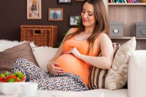 Vastu Tips for Pregnant Women: स्वस्थ और संस्कारी बच्चा पाने के लिए ऐसे सजाएं गर्भवती महिला का कमरा, जानिए क्या हैं वो अद्भुत वास्तु टिप्स?